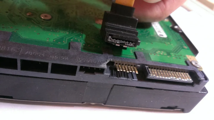 SATA接口斷裂導致硬碟讀不到的資料救援設備維護SOP